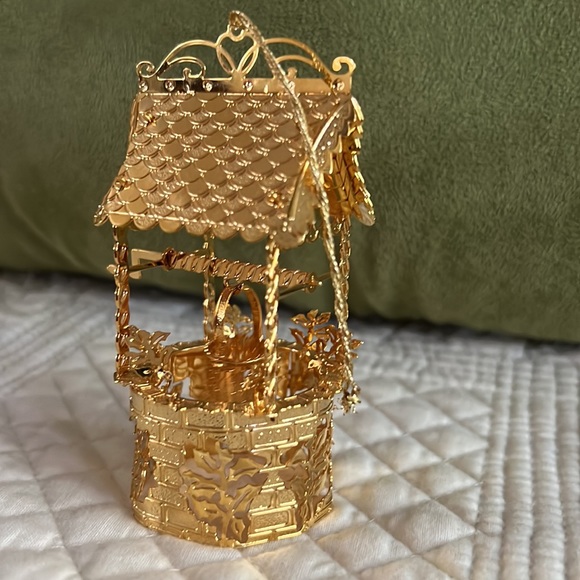 Danbury Mint Golden Wishing Well Ornament - Picture 2 of 8